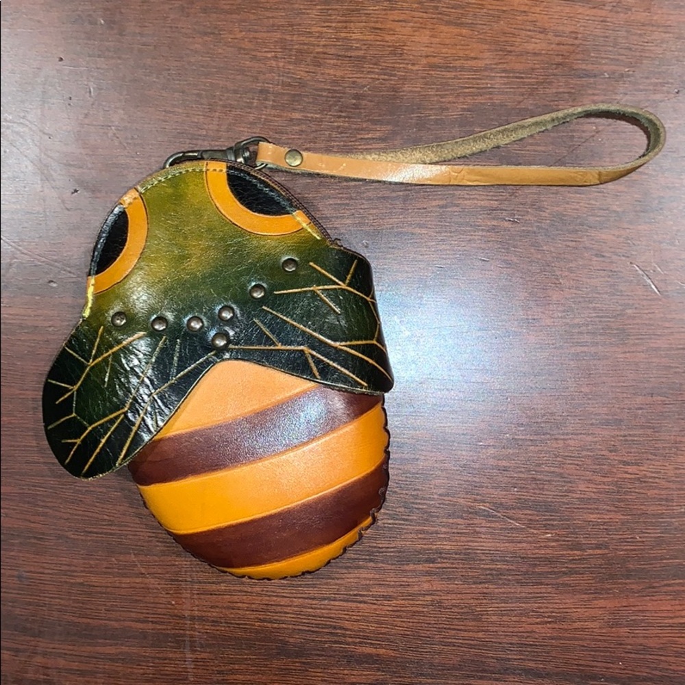 BUMBLE BEE CHANGE WALLET